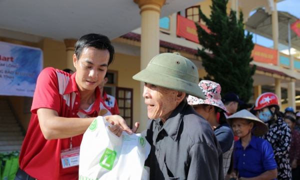 Lotte Mart trao 600 phần quà cứu trợ đồng bào miền Trung